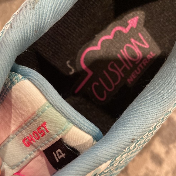 Brooks Ghost 14 in Size 6 - Blue with Pink Laces - in Great Condition!! - Picture 7 of 7